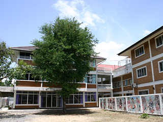 さくら教育センター(左)