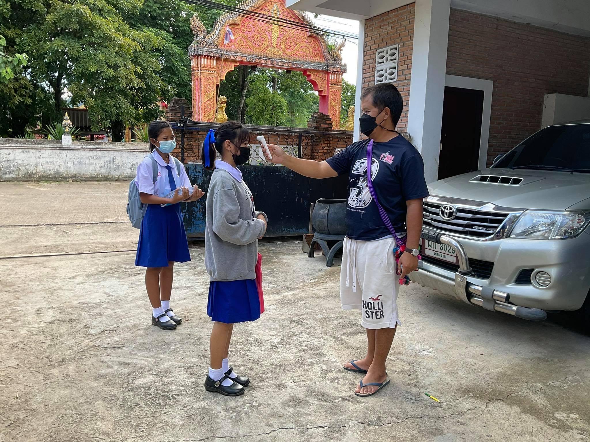 体温を測るソンさん