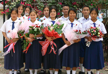 卒業した子供たち