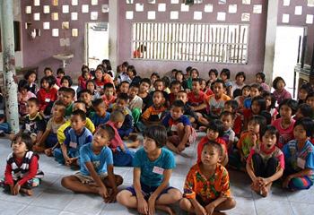 さくら寮の入寮試験をうけるため集まった子供たち