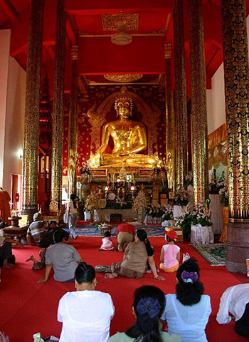 ドイトゥン・ノイ寺の本堂