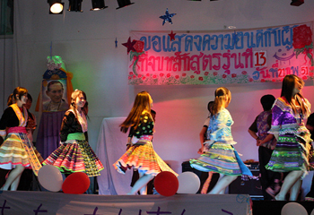 寮内「卒業生を送る会」での出し物より