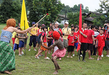 開会式のアトラクションで出てきた寮生お笑いコンビ。