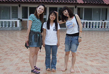 本文とは関係ないが、11月にはＮＨＫのハングル語講座にレギュラー出演されているタレントのノーマさん（右）も来寮。