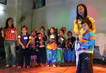 入寮選考会では特技の披露もある。