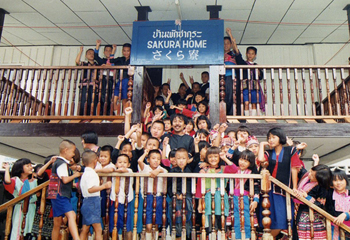 18年前のさくら寮オープンのときの写真。私も若かった