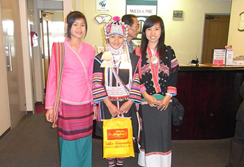 もちろん民族衣装も持参した