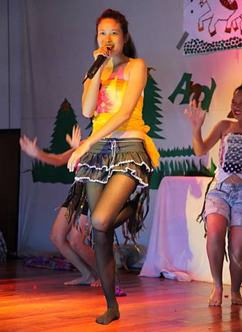 もう気分はアイドルになりきっている