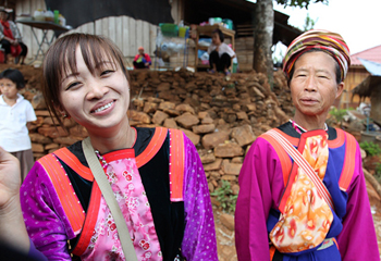 さくら寮卒業生のオロタイさん。大学を出て現在、リゾートホテル勤務