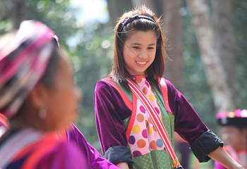 リス族の正月祭りの踊り