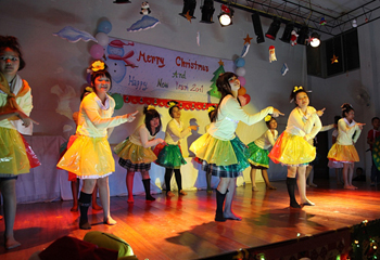 今年のクリスマス会のステージより