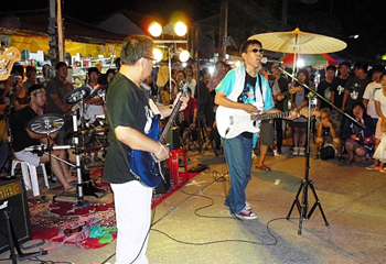 歩行者天国でのライブ