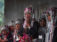 アカ族の少女たち