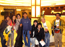 ロビーで記念撮影