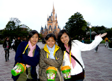 ｼﾝﾃﾞﾚﾗ城ﾊﾞｯｸに記念撮影