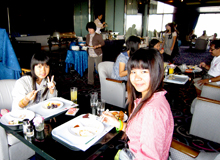 ﾜｯｻﾅｰ＆ﾓﾘﾗｯﾄ朝食風景