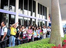 列に並ぶご一行