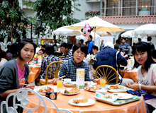 ホテルの朝食風景