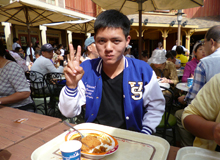 ｸﾘｻﾀﾞｰｶﾂｶﾚｰを食べる