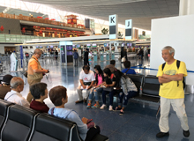 子供たちを見送り